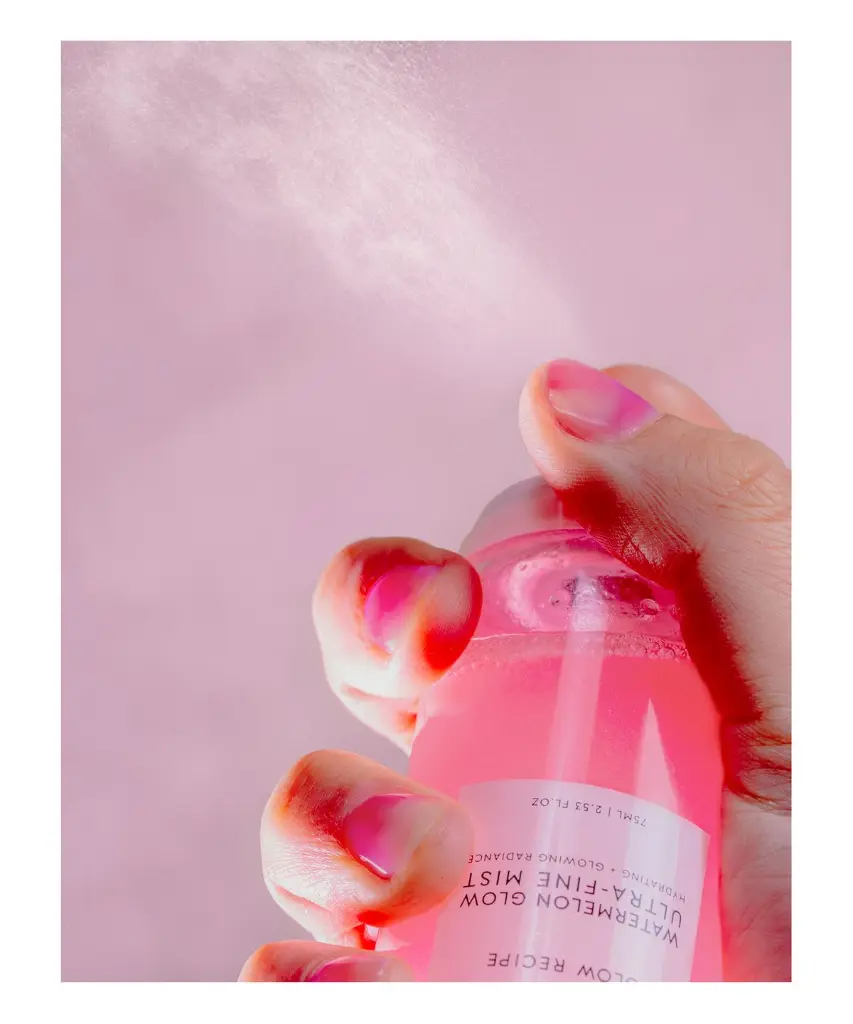 gloglo007_glowrecipe_watermelonmist_6_1560x1960-rawmd.webp