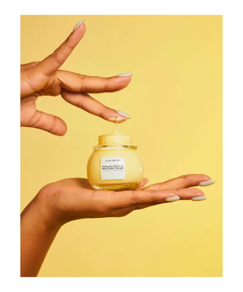gloglo020_glowrecipe_bananasoufflemoisturecream_5_1560x1960-ed6ke.webp
